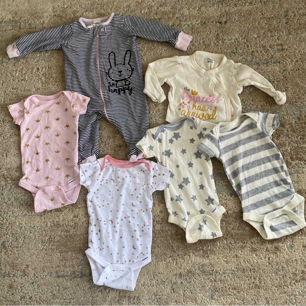 Gerber 0-3 months Baby Girl Bundle of Sleepsuit Onesies Bodysuit Top Cotton